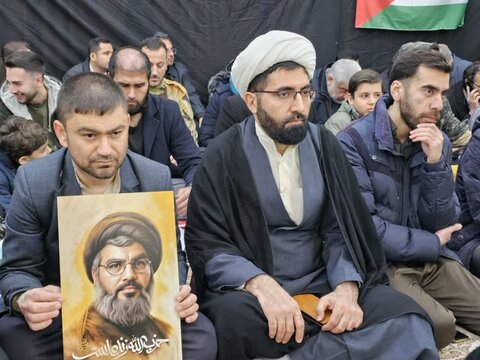 تصاویر/ مراسم بزرگداشت و شام غریبان شهیدان سیدحسن نصرالله و سیدهاشم صفی‌الدین در حسینیه سنندج