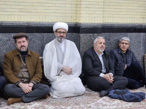 تصاویر/ مراسم بزرگداشت و شام غریبان شهیدان سیدحسن نصرالله و سیدهاشم صفی‌الدین در حسینیه سنندج