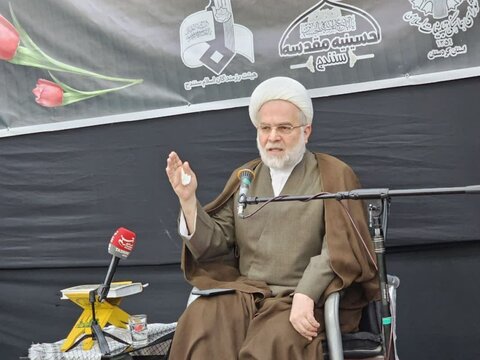 تصاویر/ مراسم بزرگداشت و شام غریبان شهیدان سیدحسن نصرالله و سیدهاشم صفی‌الدین در حسینیه سنندج