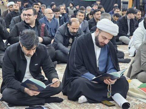 تصاویر/ مراسم بزرگداشت و شام غریبان شهیدان سیدحسن نصرالله و سیدهاشم صفی‌الدین در حسینیه سنندج