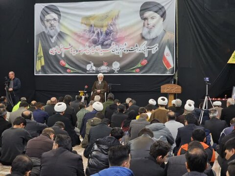 تصاویر/ مراسم بزرگداشت و شام غریبان شهیدان سیدحسن نصرالله و سیدهاشم صفی‌الدین در حسینیه سنندج