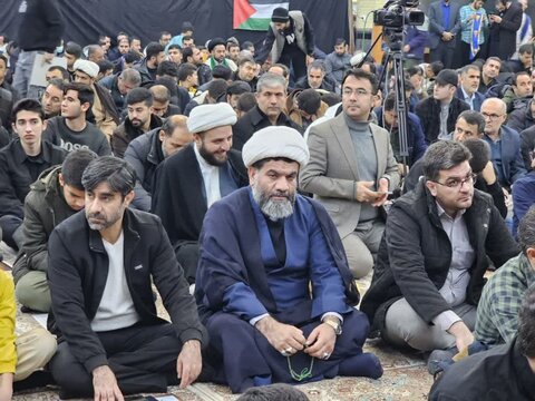 تصاویر/ مراسم بزرگداشت و شام غریبان شهیدان سیدحسن نصرالله و سیدهاشم صفی‌الدین در حسینیه سنندج