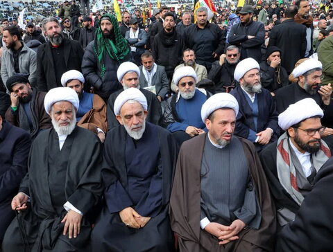 حوزہ علمیہ قم اور مراجع تقلید کے نمائندوں کی شہداء مقاومت کے جنازے میں شرکت