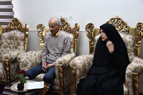 تصاویر/ دیدار امام جمعه خوی با خانواده شهدا