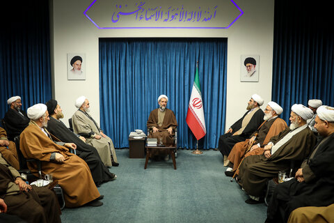 تصاویر / دیدار مدیر حوزه علمیه قزوین ،مدیران مدارس علمیه ،وکادر ،با نماینده ولی فقیه در استان قزوین