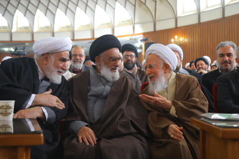 تصاویر / مراسم رونمایی از تفسیر تسنیم 80 جلدی آیت الله العظمی جوادی آملی