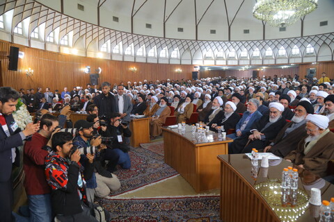 تصاویر / مراسم رونمایی از تفسیر تسنیم 80 جلدی آیت الله العظمی جوادی آملی