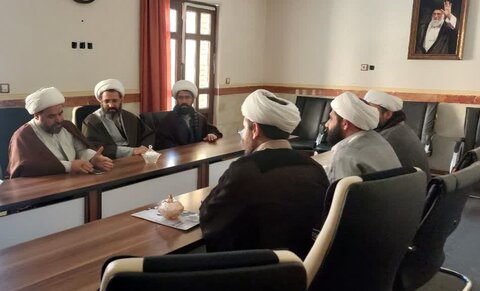 تصاویر/جلسه شورای تهذیب مدرسه علمیه امام صادق (ع) قروه