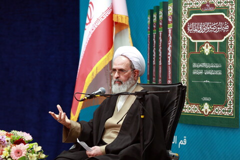 تصاویر/ آیین رونمایی از مجموعه آثار فقه بورس اوراق بهادار