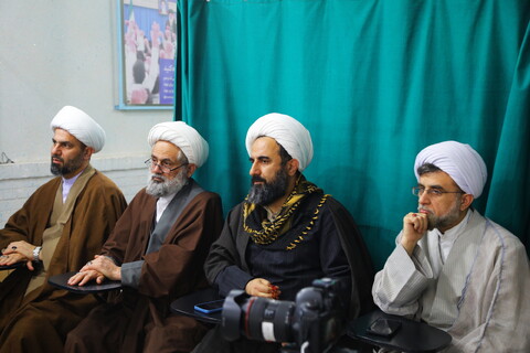 تصاویر / نشست صمیمی روحانیون و مبلغین گیلانی