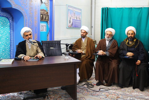 تصاویر / نشست صمیمی روحانیون و مبلغین گیلانی