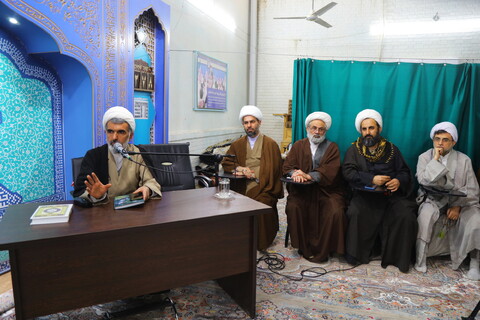 تصاویر / نشست صمیمی روحانیون و مبلغین گیلانی