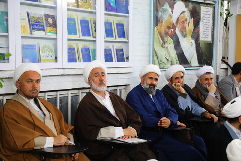 تصاویر / نشست صمیمی روحانیون و مبلغین گیلانی