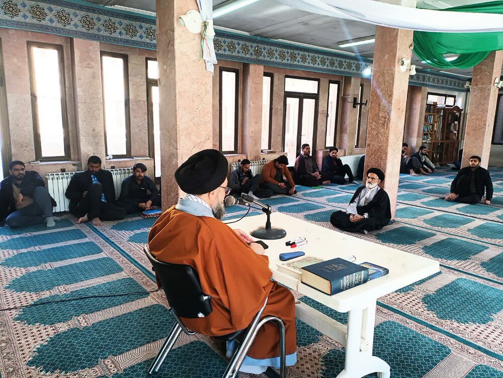 نشست تبیین مسائل فقهی در مدرسه علمیه آیت‌الله یثربی(ره) کاشان برگزار شد
