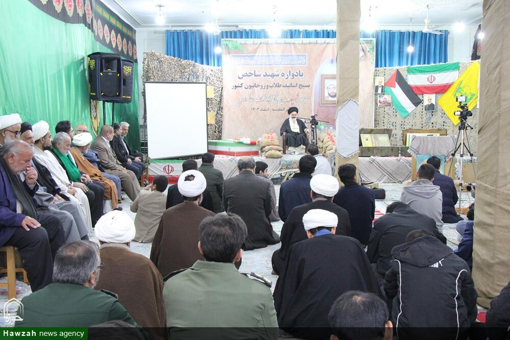 امروز نفوذیها میخواهند رژیم شاهنشاهی را بزک کنند / شهید عاشوری برای رشد نسل جوان بیقرار بود