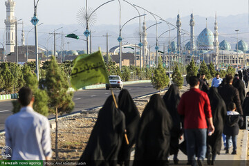 اینجا مرکز عالمین است، فارغ از هر ملیت