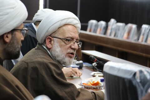 تصاویر| نشست مراکز حوزوی اصفهان با آیت الله اراکی