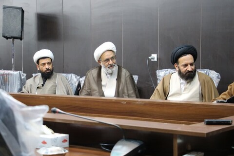 تصاویر| نشست مراکز حوزوی اصفهان با آیت الله اراکی