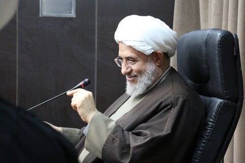 تصاویر| نشست مراکز حوزوی اصفهان با آیت الله اراکی