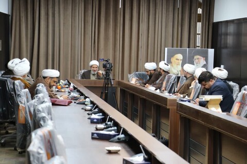 تصاویر| نشست مراکز حوزوی اصفهان با آیت الله اراکی