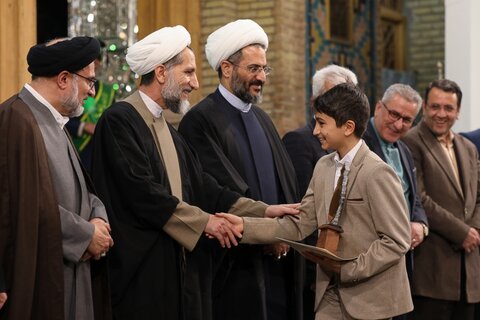 تصاویر / آئین اختتامیه دومین جشنواره تلاوت‌های تقلیدی کشور با حضور نماینده ولی فقیه در استان قزوین