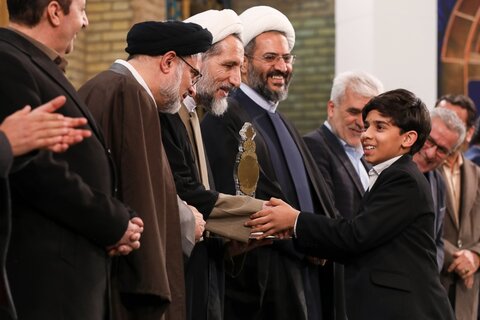 تصاویر / آئین اختتامیه دومین جشنواره تلاوت‌های تقلیدی کشور با حضور نماینده ولی فقیه در استان قزوین