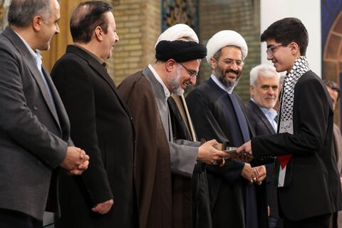 تصاویر / آئین اختتامیه دومین جشنواره تلاوت‌های تقلیدی کشور با حضور نماینده ولی فقیه در استان قزوین