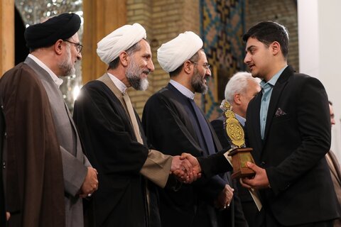 تصاویر / آئین اختتامیه دومین جشنواره تلاوت‌های تقلیدی کشور با حضور نماینده ولی فقیه در استان قزوین