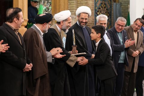 تصاویر / آئین اختتامیه دومین جشنواره تلاوت‌های تقلیدی کشور با حضور نماینده ولی فقیه در استان قزوین