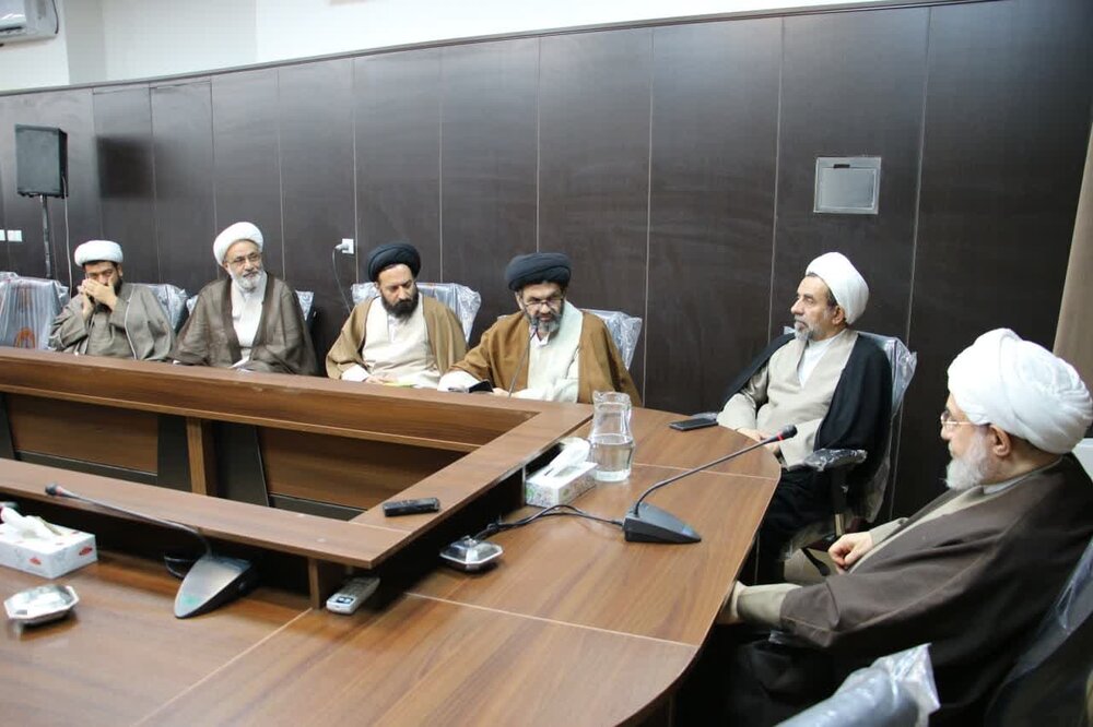 مسئولان مراکز حوزوی اصفهان از دغدغه ها و اولویت های خود با آیت الله اراکی گفتند