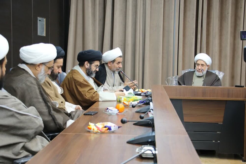 مسئولان مراکز حوزوی اصفهان از دغدغه ها و اولویت های خود با آیت الله اراکی گفتند