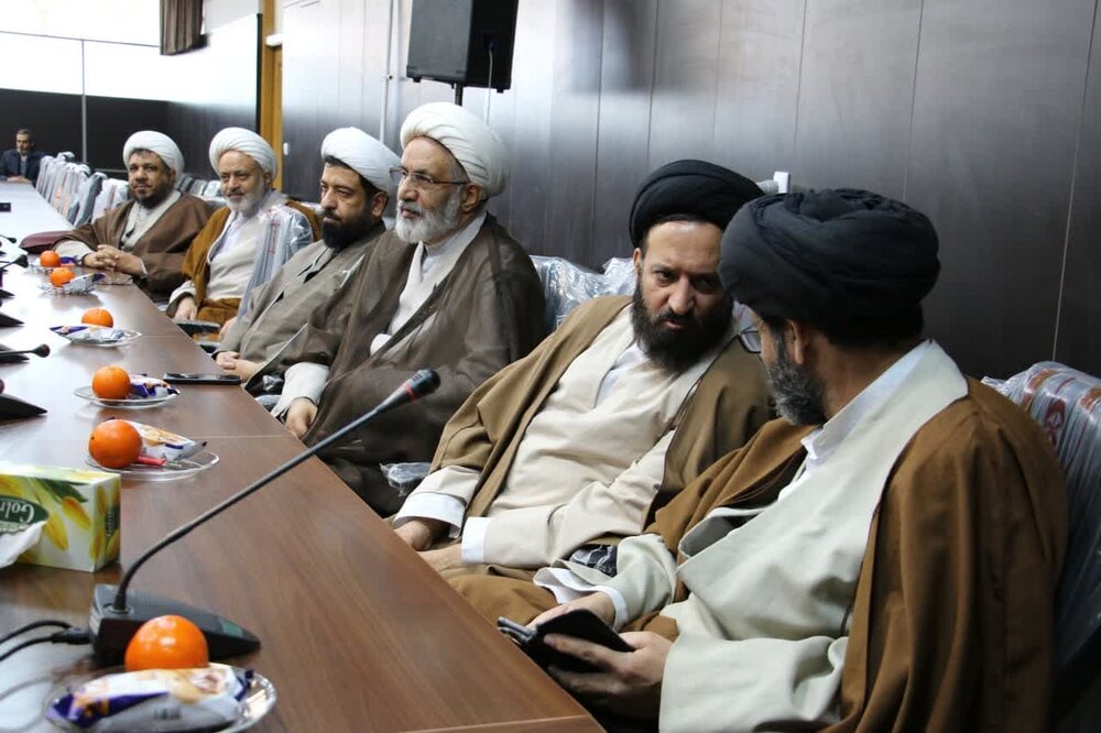 مسئولان مراکز حوزوی اصفهان از دغدغه ها و اولویت های خود با آیت الله اراکی گفتند