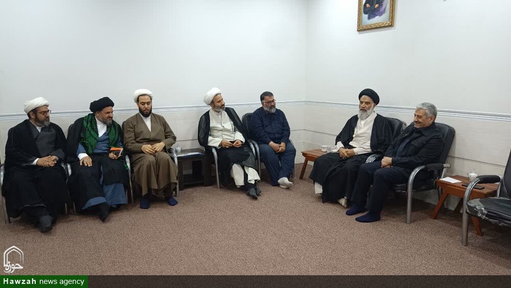 دیدار سردار محمدعلی جعفری فرمانده قرارگاه فرهنگی و اجتماعی بقیةالله الاعظم(عج) سپاه پاسداران انقلاب اسلامی با حجت الاسلام والمسلمین موسوی فرد، نماینده ولی فقیه در استان خوزستان