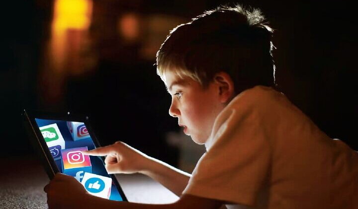 مروری بر چالشهای تربیتی نسل جدید/ چگونه کودکان را در برابر فضای مجازی ایمن کنیم؟