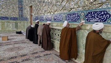 تصاویر/ غبارروبی حرم مطهر حضرت معصومه(س) توسط مدیران مدارس علمیه اصفهان