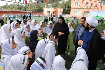 بازدید مشاور وزیر آموزش و پرورش از مدرسه شهید الله‌پرست بندر عباس