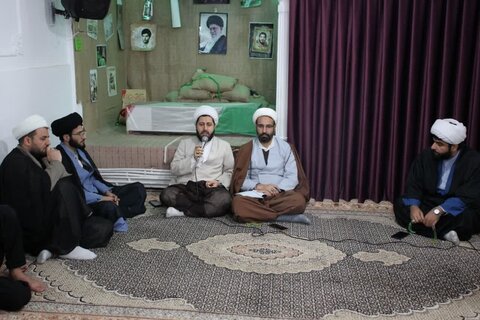 جلسه دورهمی مدیریت و کادر مدرسه علمیه بیجار با طلاب
