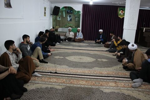 جلسه دورهمی مدیریت و کادر مدرسه علمیه بیجار با طلاب
