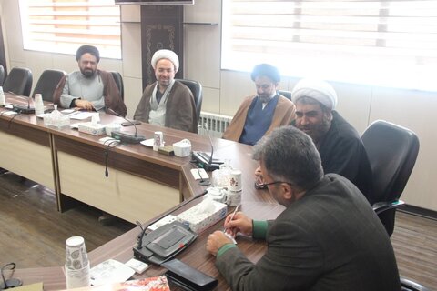 تصاویر / دیدار مدیر حوزه علمیه استان قزوین  با مدیر کل آموزش وپرورش استان قزوین