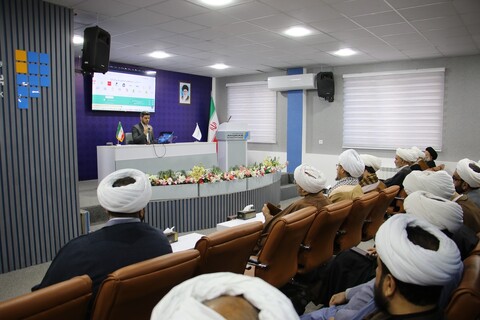 تصاویر| بازدید مدیران مدارس علمیه اصفهان از پارک علم و فناوری قم