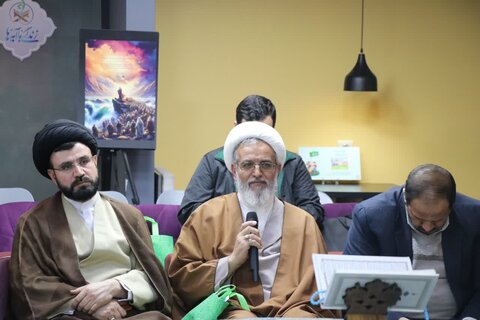 نشست هم اندیشی طرح"زندگی با آیه ها" با حضور مدیر حوزه علمیه خواهران و برادران استان مرکزی