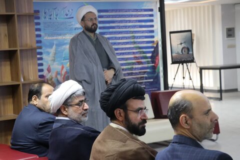 نشست هم اندیشی طرح"زندگی با آیه ها" با حضور مدیر حوزه علمیه خواهران و برادران استان مرکزی