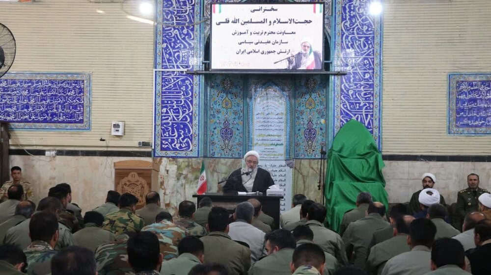 تبیین نقش امامت و ولایت فقیه در مدیریت جامعه ضروری است