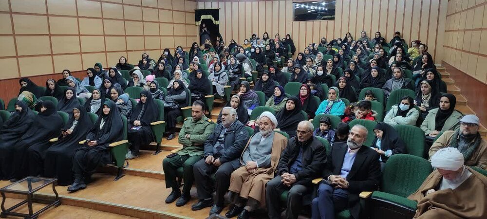 تربیت صحیح فرزندان یاری‌گر تحقق جامعه آرمانی است