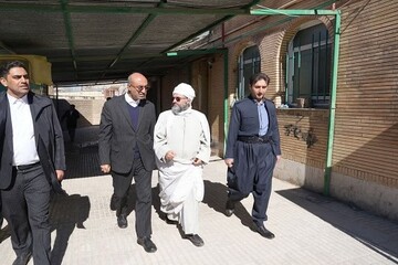 بازدید استاندار کرمانشاه از مدرسه علوم دینی جوانرود