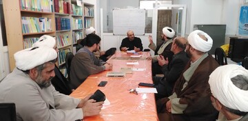 نشست علمی پژوهشی بررسی جایگاه حوزه علمیه قم در آران و بیدگل برگزار شد