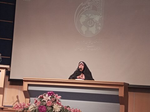 نقش فضای مجازی در شکلدهی نگرشهای نسل جدید