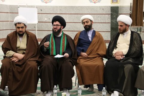 تصاویر / نشست مشترک روحانیون شهرستان آبیک با موضوع فرارسیدن ماه مبارک رمضان