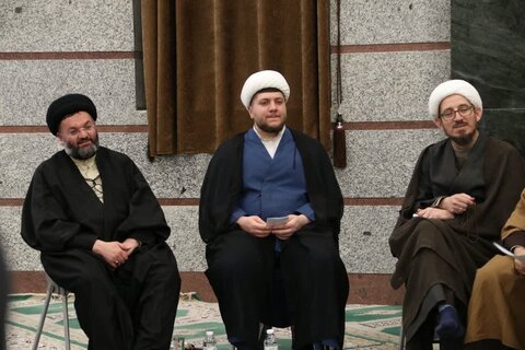 تصاویر / نشست مشترک روحانیون شهرستان آبیک با موضوع فرارسیدن ماه مبارک رمضان