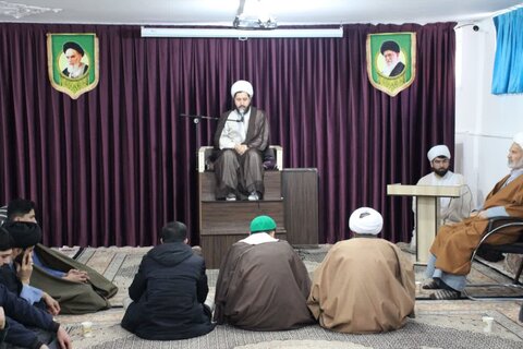 تصاویر/مراسم درس اخلاق هفتگی مدرسه علمیه امام صادق (ع) بیجار